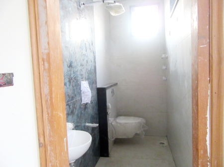1565579103-3) Li id 391 - East facing Flat Childrens Bedroom Bathroom.jpg
